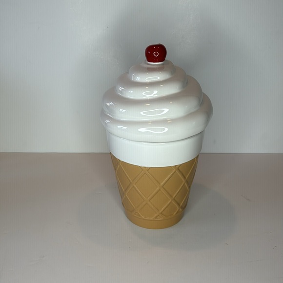 Cherry Top ice cream cone canister - Picture 5 of 8